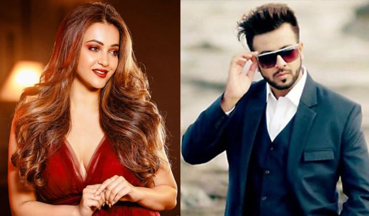 ঢাকায় কৌশানি, শাকিব খানের অপেক্ষায়